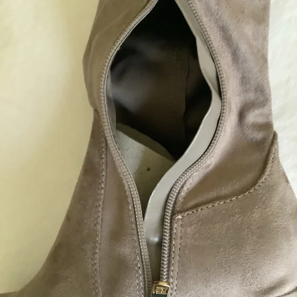 NWOT Liz Claiborne Over Knee Boots (8) - Picture 9 of 14